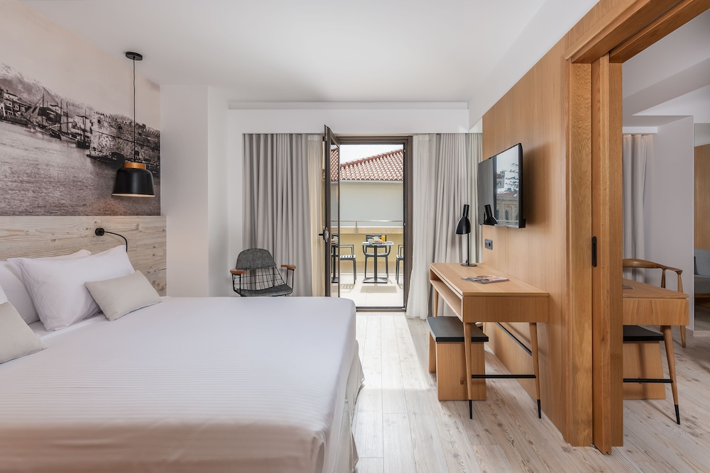 Suite Junior del hotel Ibis Styles Heraklion Central. Foto 1