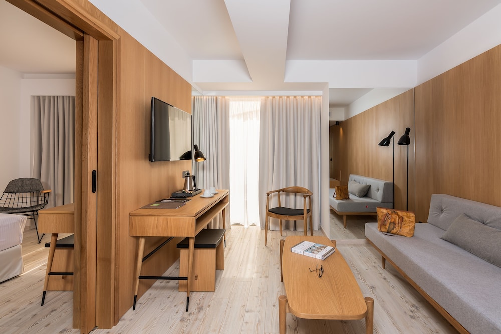 Suite Junior del hotel Ibis Styles Heraklion Central. Foto 2