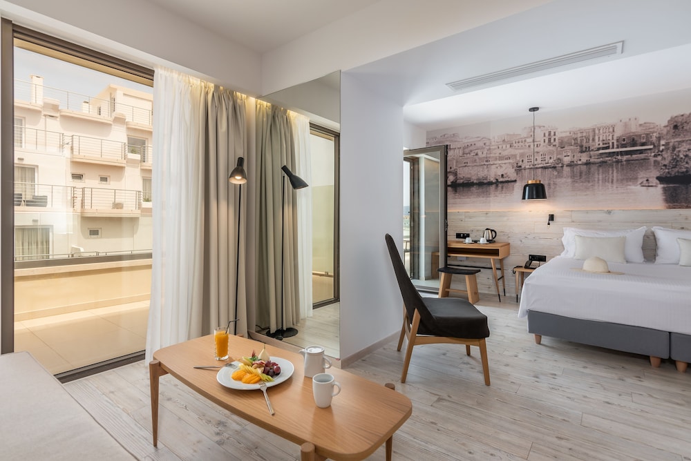 Suite Junior del hotel Ibis Styles Heraklion Central. Foto 3