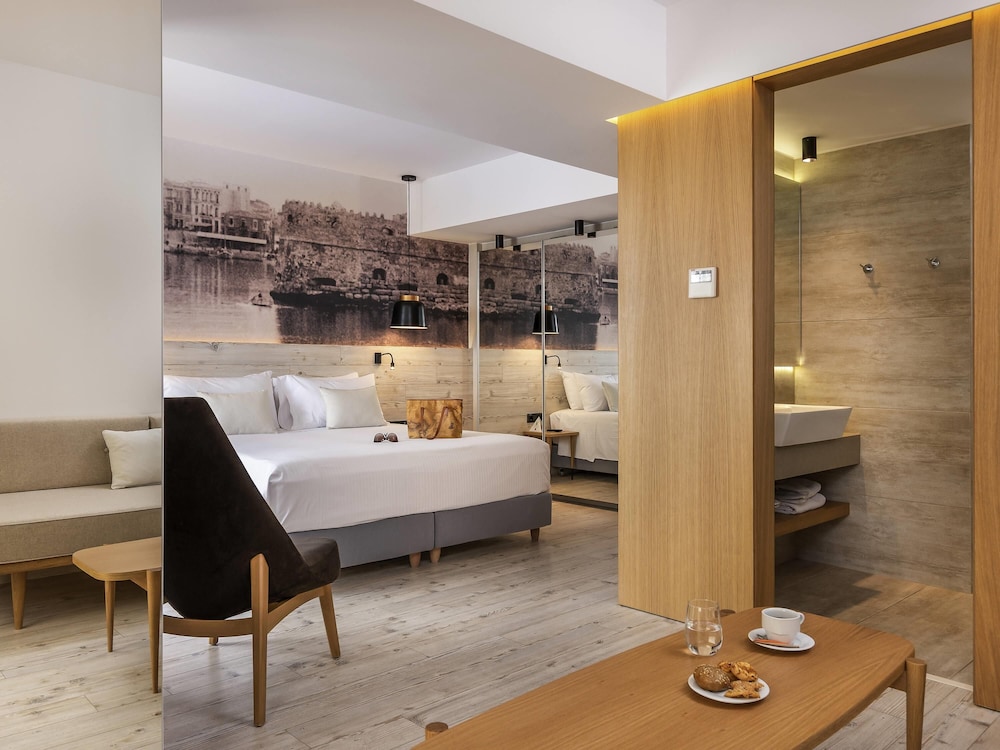 Suite Junior del hotel Ibis Styles Heraklion Central. Foto 6