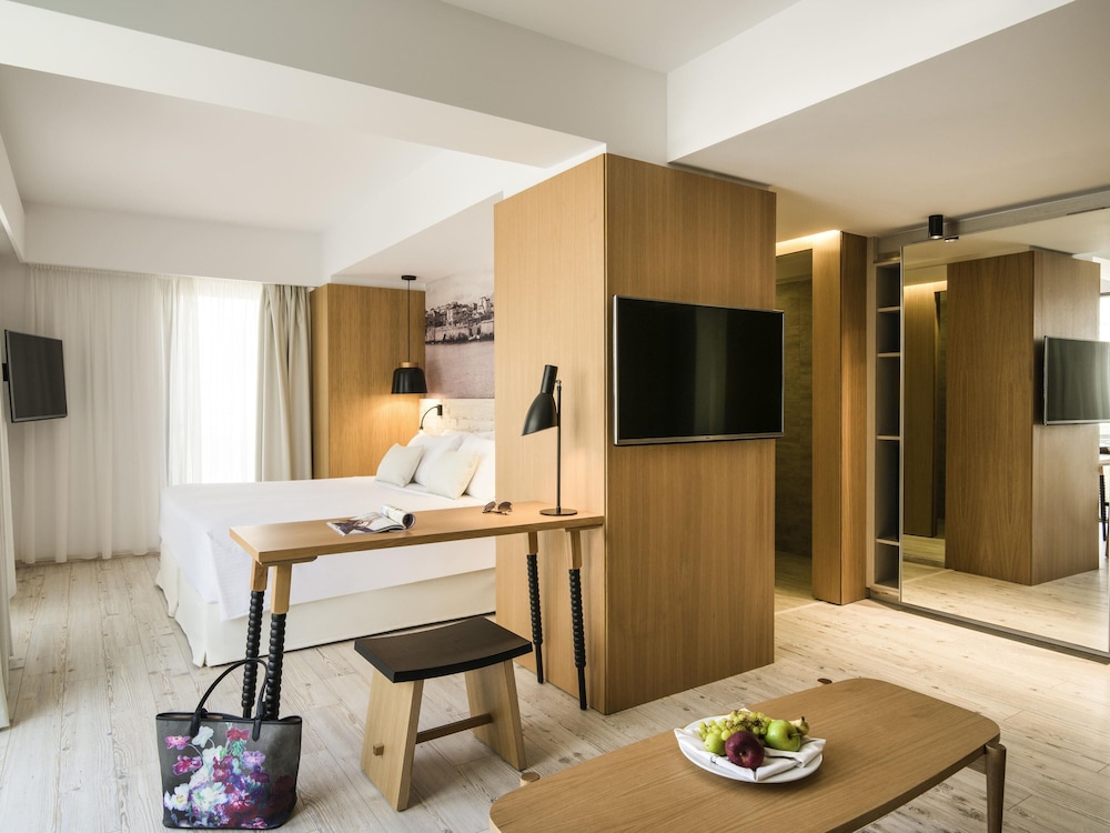 Suite Junior del hotel Ibis Styles Heraklion Central. Foto 8