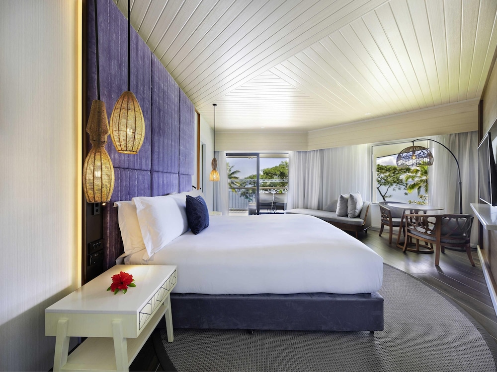 SUITE IMPERIAL con 1 cama king size y salón independiente del hotel Sofitel Fiji Resort and Spa