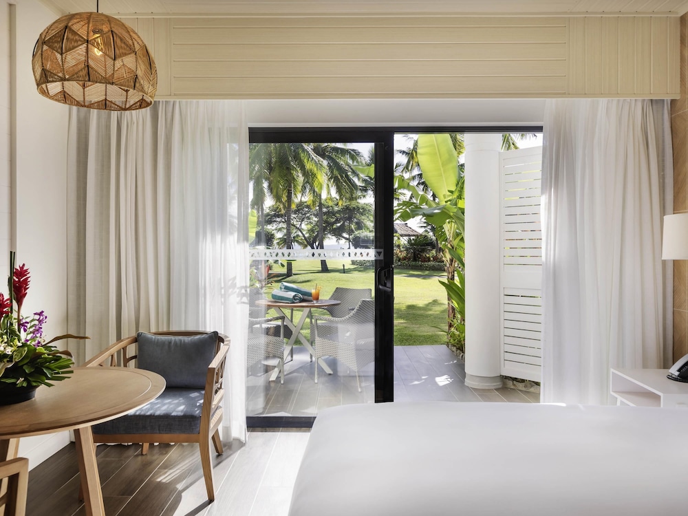 HABITACIÓN LUXURY FAMILIAR con 1 cama queen size y litera del hotel Sofitel Fiji Resort and Spa