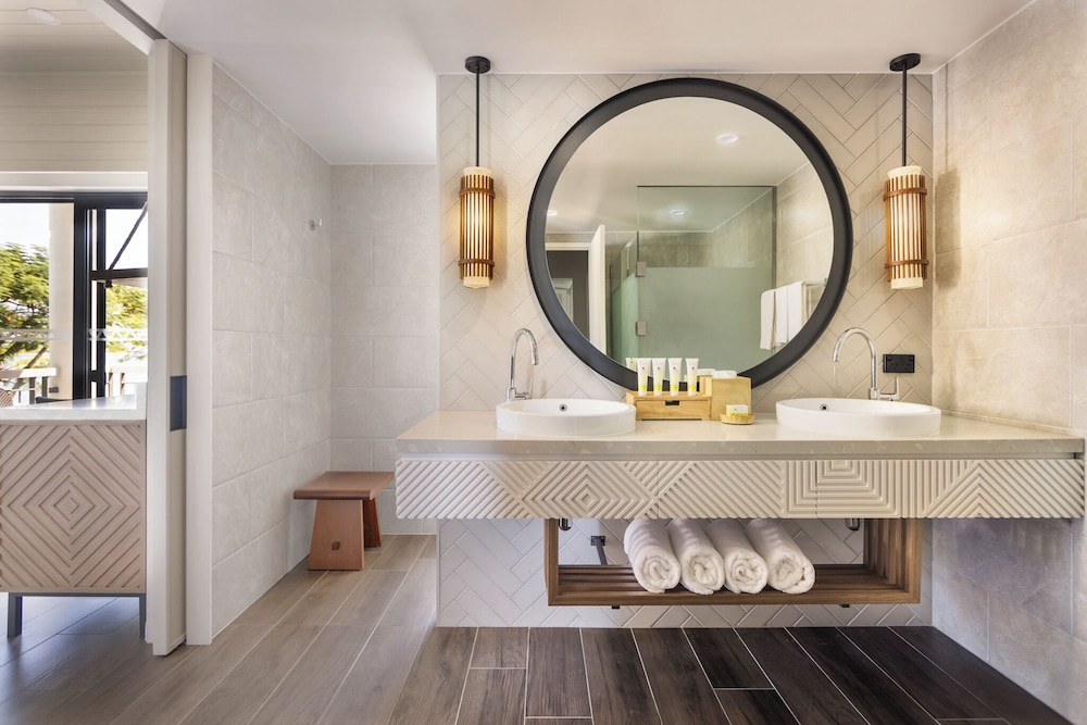 SUITE FAMILIAR con 1 cama king size y litera del hotel Sofitel Fiji Resort and Spa. Foto 5