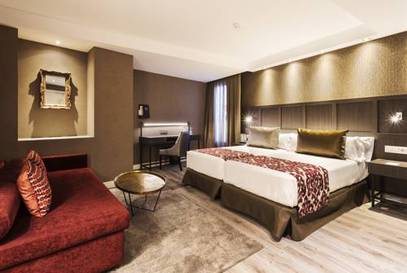 Habitación triple Lujo del hotel Catalonia Ronda. Foto 2