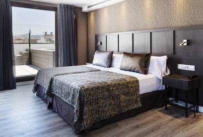 Junior suite Piscina Privada del hotel Catalonia Ronda. Foto 1