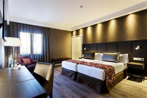 Habitación Doble Deluxe del hotel Catalonia Ronda. Foto 1