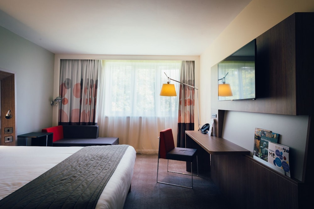 Habitación Superior Premium con cama Queen y sofá cama convertible del hotel Novotel Coventry M6/j3. Foto 9