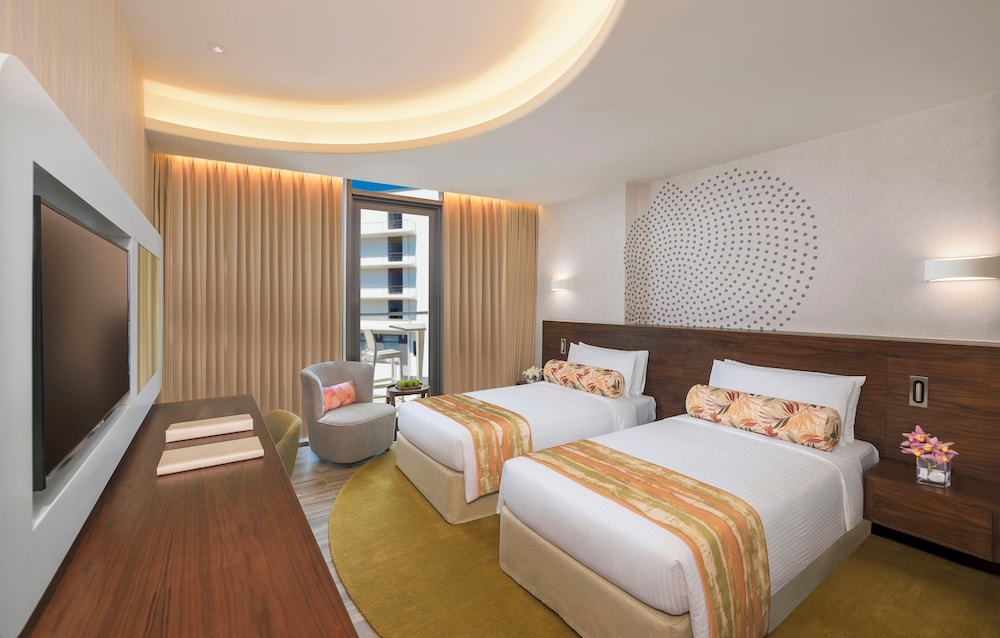 Habitación Deluxe con balcón del hotel The Retreat Palm Dubai - MGallery by Sofitel. Foto 1