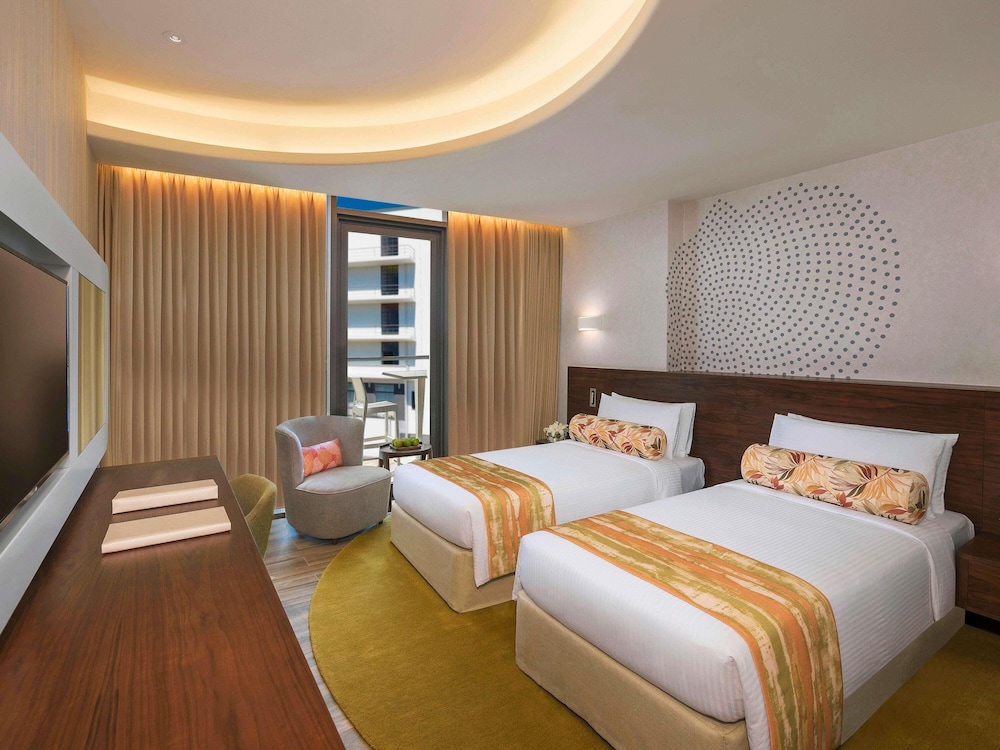 Habitación Deluxe con balcón del hotel The Retreat Palm Dubai - MGallery by Sofitel. Foto 6
