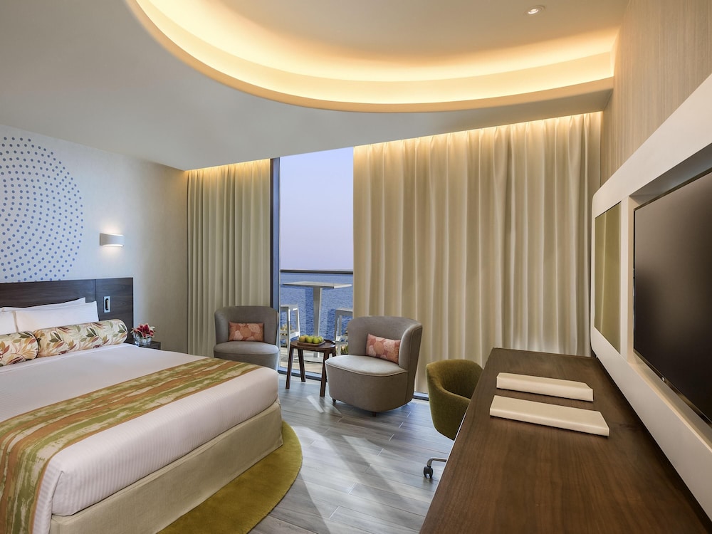 Habitación Deluxe con Balcón, Vista Parcial al Mar de Palmeras del hotel The Retreat Palm Dubai - MGallery by Sofitel