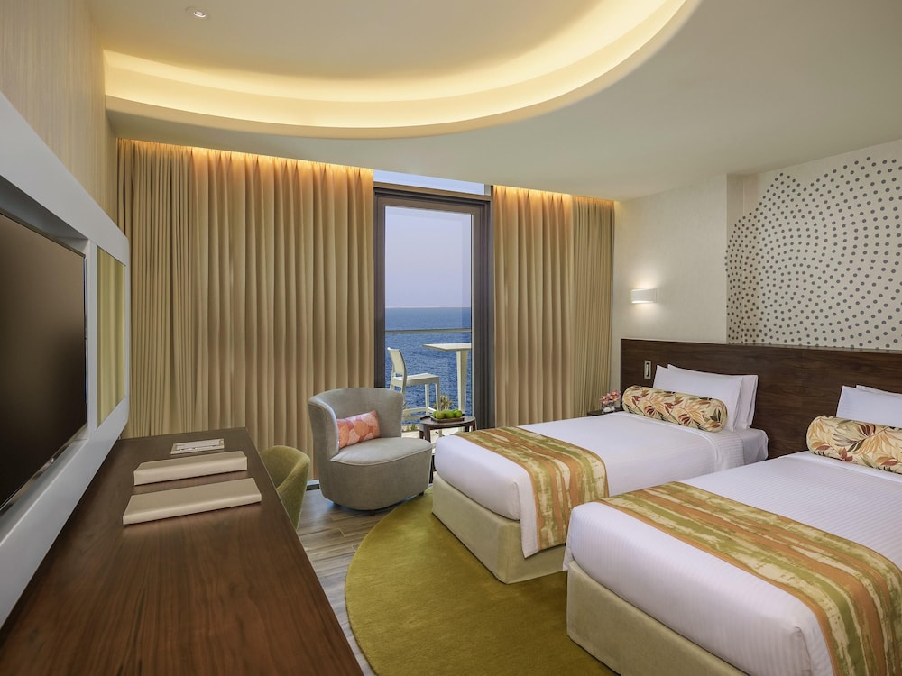 Habitación Deluxe con Balcón, Vista Parcial al Mar de Palmeras del hotel The Retreat Palm Dubai - MGallery by Sofitel. Foto 4