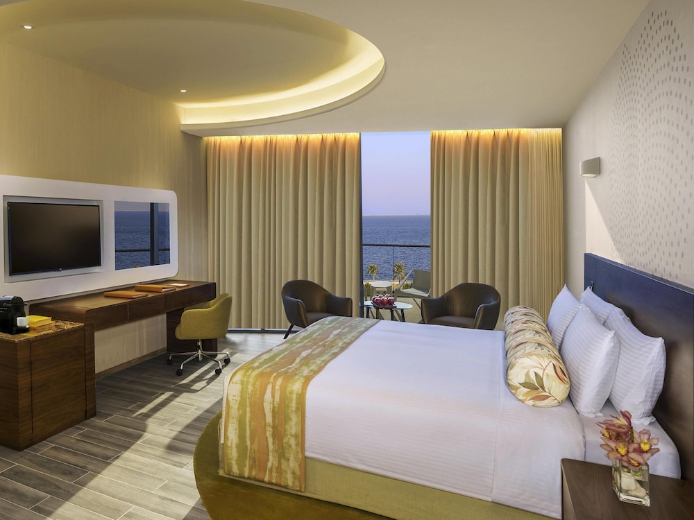 Habitación Deluxe con Balcón, Vista Parcial al Mar de Palmeras del hotel The Retreat Palm Dubai - MGallery by Sofitel. Foto 6