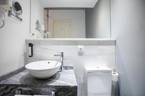 Habitación Doble Deluxe del hotel Soho Boutique Capuchinos and Spa. Foto 6