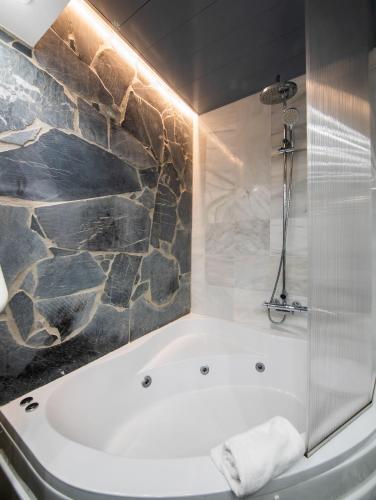 Suite del hotel Soho Boutique Capuchinos and Spa. Foto 4