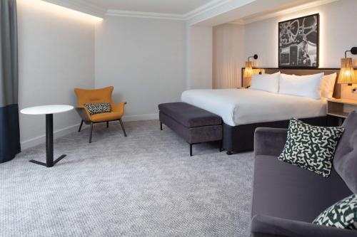 King Room with Double Sofa Bed del hotel Doubletree By Hilton London Elstree