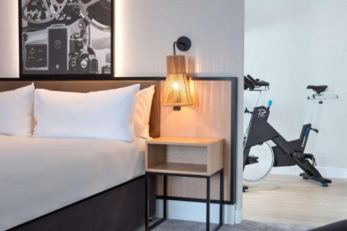 King Room with Double Sofa Bed del hotel Doubletree By Hilton London Elstree. Foto 4