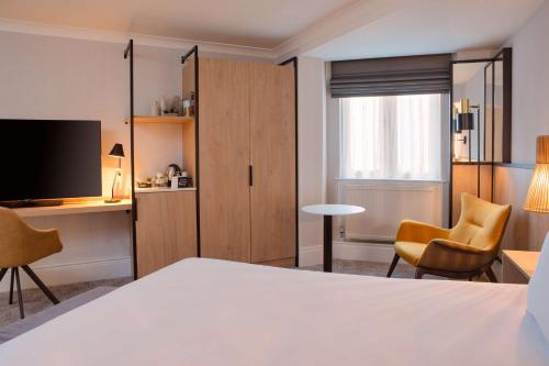 Habitación Deluxe con cama extragrande del hotel Doubletree By Hilton London Elstree. Foto 1