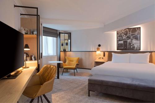 Habitación Deluxe con cama extragrande del hotel Doubletree By Hilton London Elstree. Foto 2