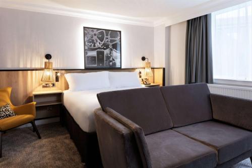 Habitación Deluxe con cama extragrande del hotel Doubletree By Hilton London Elstree. Foto 7