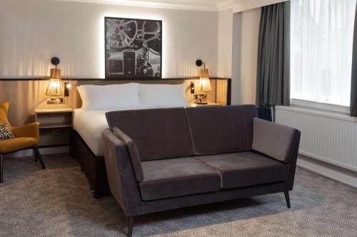 Habitación Deluxe con cama extragrande del hotel Doubletree By Hilton London Elstree. Foto 10