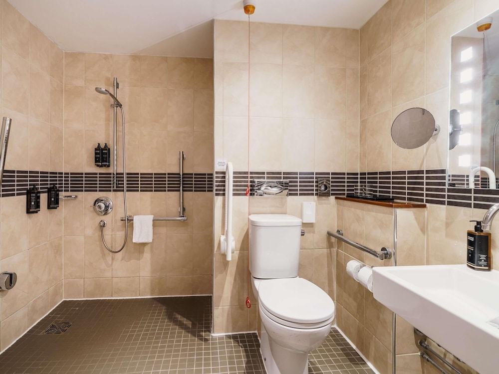 Habitación Clásica Accesible con 1 cama doble o 2 camas individuales del hotel Mercure Exeter Southgate. Foto 11