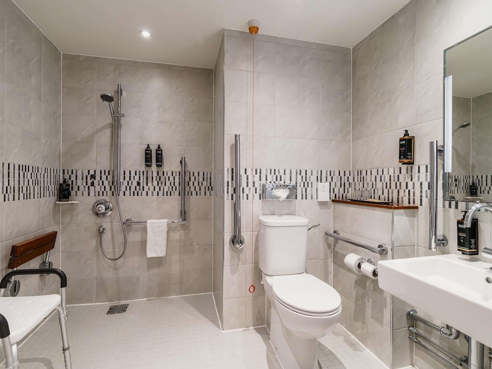 Habitación Privilegio Accesible con 1 cama doble del hotel Mercure Exeter Southgate. Foto 8