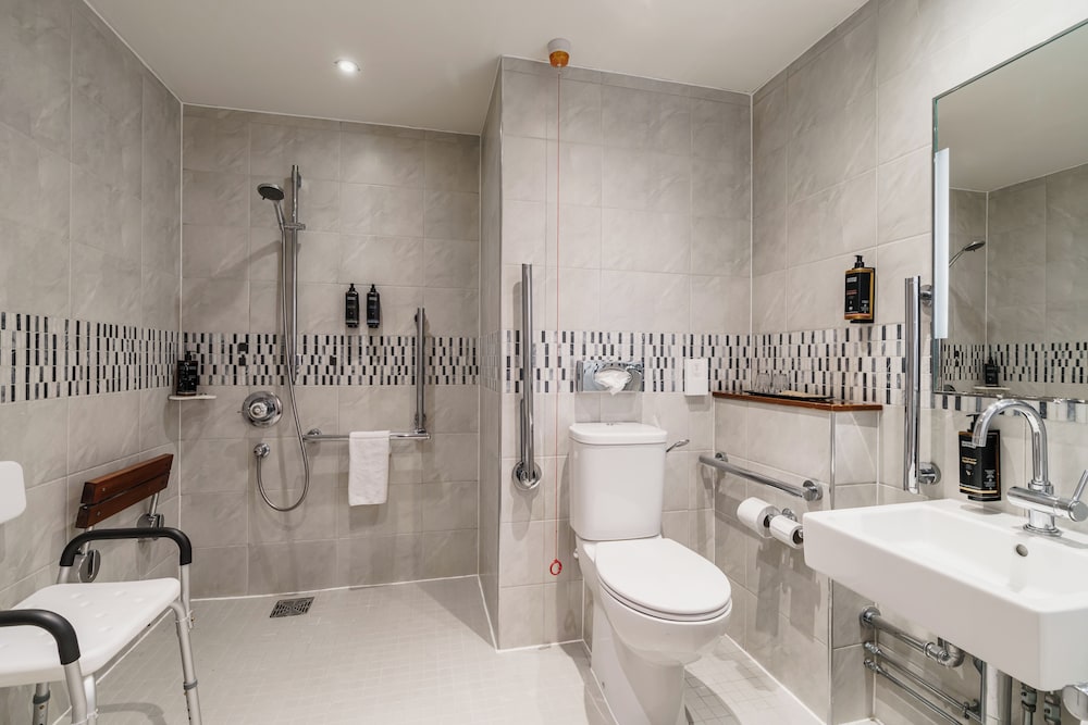 Habitación Privilegio Accesible con 1 cama doble del hotel Mercure Exeter Southgate. Foto 10