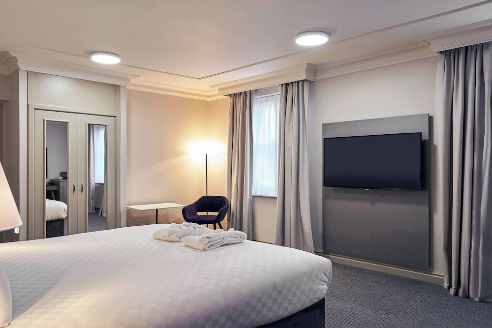 Habitación King Privilege del hotel Exeter Rougemont hotel by Sunday. Foto 1