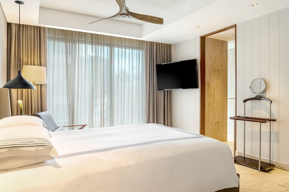 1 Cama Queen Size, Downtown House del hotel Hyatt Centric Playa del Carmen. Foto 1