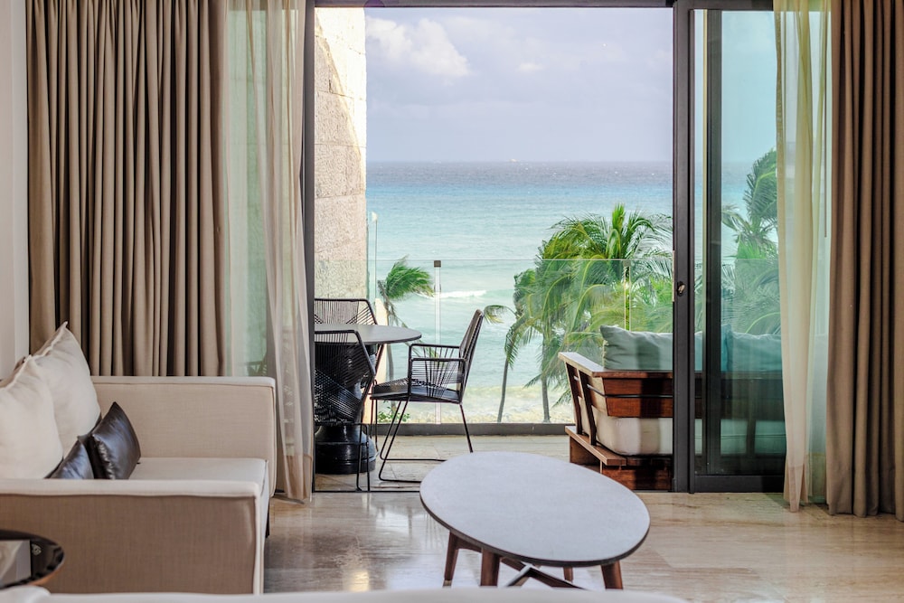 1 Cama King Size con Vista Parcial al Frente del Océano, Beach House del hotel Hyatt Centric Playa del Carmen. Foto 3
