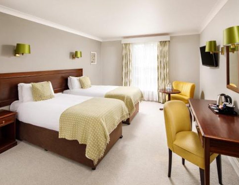 Habitación doble Accesible 2 Camas individuales del hotel Mercure Gloucester Bowden Hall. Foto 2