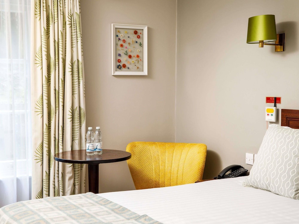 Habitación Classic con cama doble del hotel Mercure Gloucester Bowden Hall