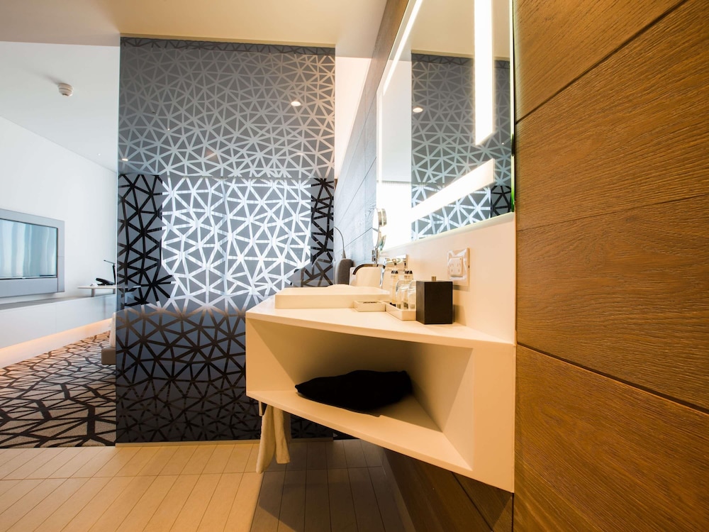 Habitación Deluxe con 1 cama king size del hotel Pullman Sydney Airport. Foto 5