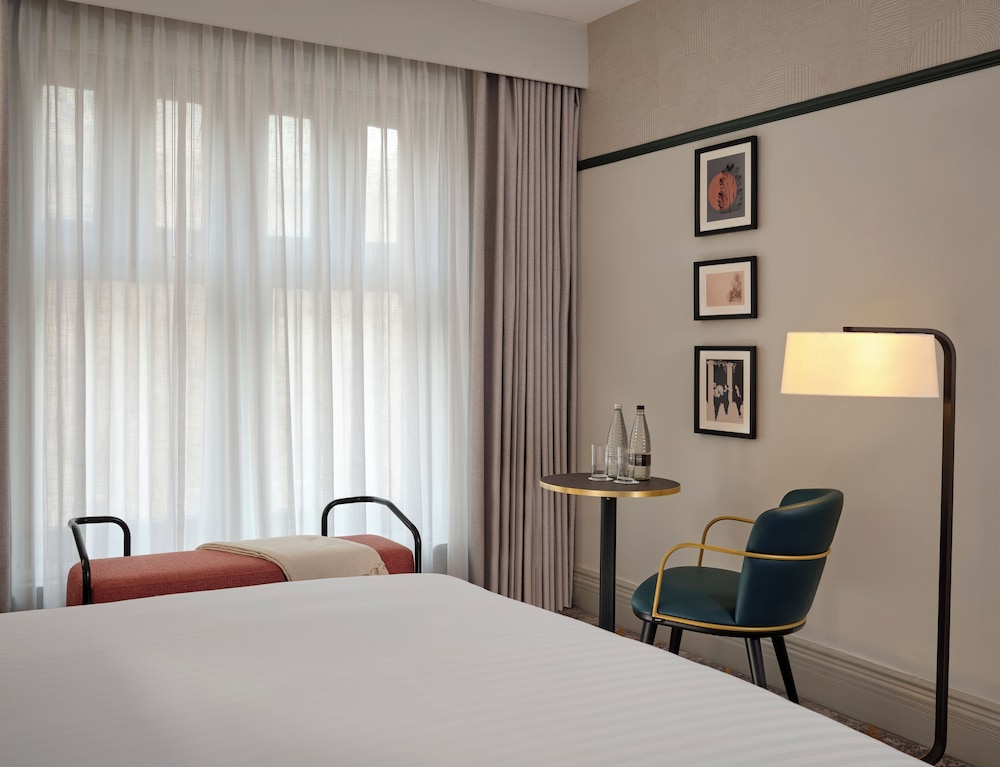 GRAN HABITACIÓN CON SOFÁ - CAMA del hotel Mercure Leicester The Grand
