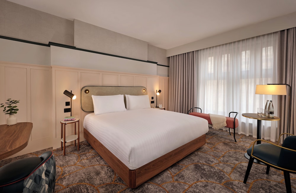 GRAN HABITACIÓN CON SOFÁ - CAMA del hotel Mercure Leicester The Grand. Foto 1