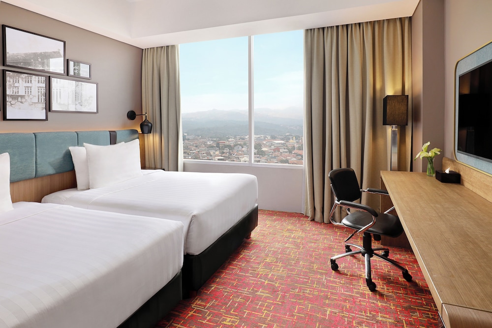 Habitación Privilege con 2 camas individuales del hotel Mercure Bandung Nexa Supratman. Foto 1
