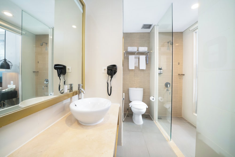 Suite Deluxe con 1 Cama Doble del hotel Mercure Bandung Nexa Supratman. Foto 6