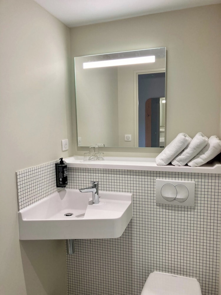 2 habitaciones comunicadas del hotel Ibis Budget Poitiers Nord Futuroscope. Foto 5