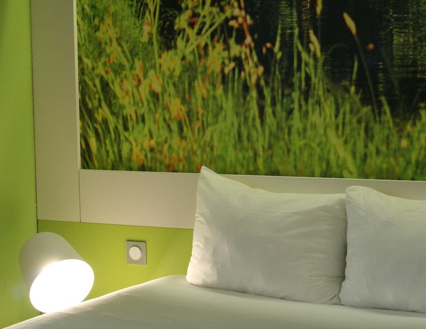 Habitación doble Interior Vista Patio 1 Cama doble del hotel Ibis Styles Toulouse Labège. Foto 4