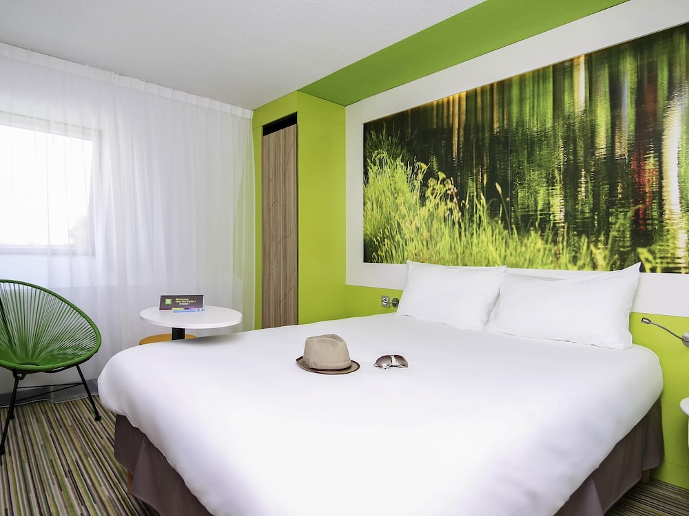 Habitación Standard con cama doble y vistas al exterior del hotel Ibis Styles Toulouse Labège. Foto 2