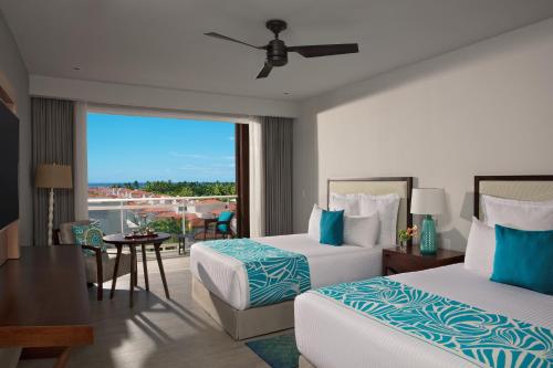 Suite Familiar Preferred Club de 2 dormitorios con vistas tropicales del hotel Dreams Dominicus La Romana - All Inclusive. Foto 3