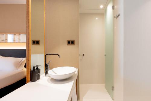 Habitación Deluxe del hotel Eurostars Barcelona Central. Foto 3