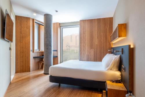 Habitación Deluxe del hotel Eurostars Barcelona Central. Foto 4