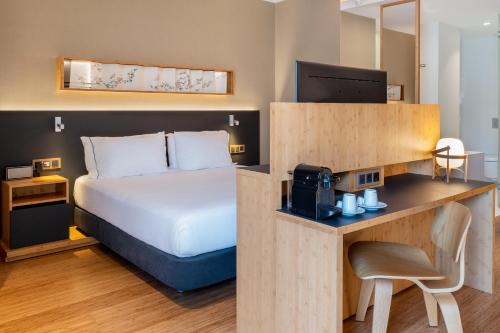 Habitación Deluxe del hotel Eurostars Barcelona Central. Foto 6