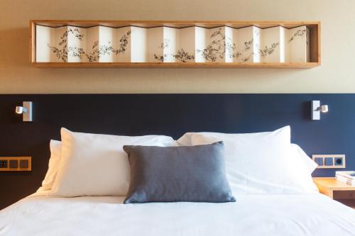 Habitación Doble Deluxe con Balcón del hotel Eurostars Barcelona Central. Foto 4