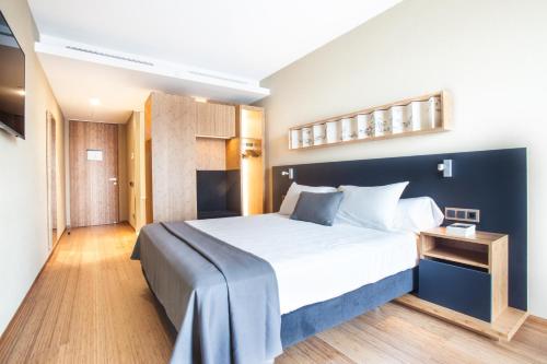 Habitación Doble Deluxe con Balcón del hotel Eurostars Barcelona Central. Foto 6