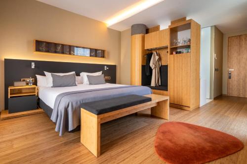 Habitación Doble Deluxe con cama supletoria del hotel Eurostars Barcelona Central