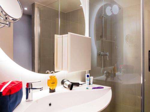 Estudio con 2 camas individuales del hotel Adagio Edinburgh Royal Mile. Foto 3