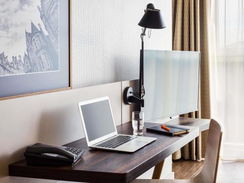 Estudio con 2 camas individuales del hotel Adagio Edinburgh Royal Mile. Foto 4